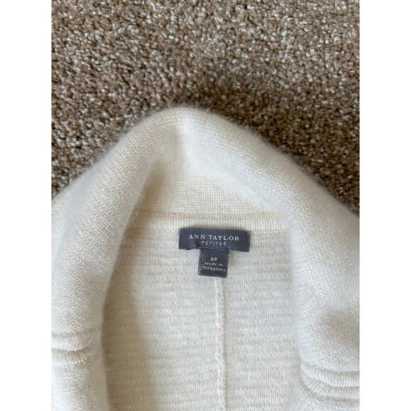 ❤️VINTAGE Ann Taylor cardigan sweater white angora rabbit hair wool blend - Picture 2 of 7